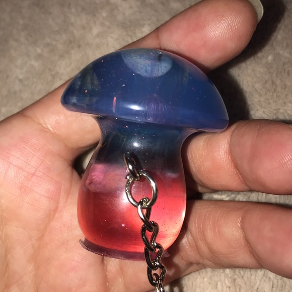 Custom Epoxy mini mushroom 🍄 keychain with shells glow ✨ and 3 Wishes - Picture 5 of 10